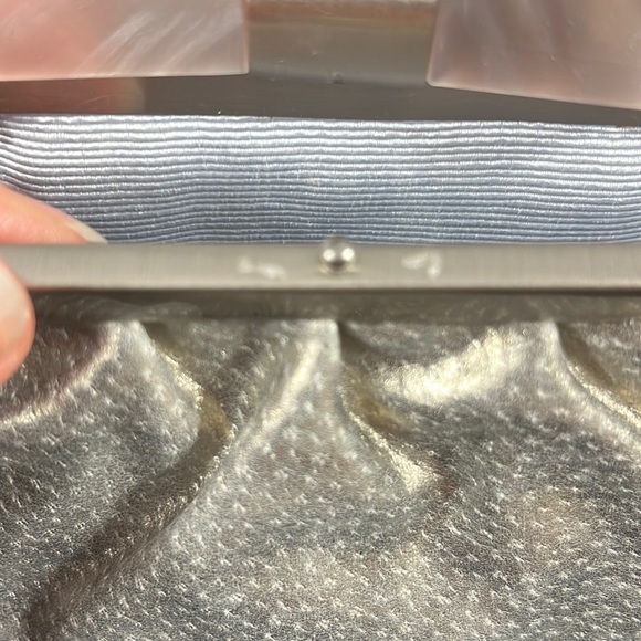 Sondra Roberts Beautiful Silver Textured Clutch - Picture 11 of 11